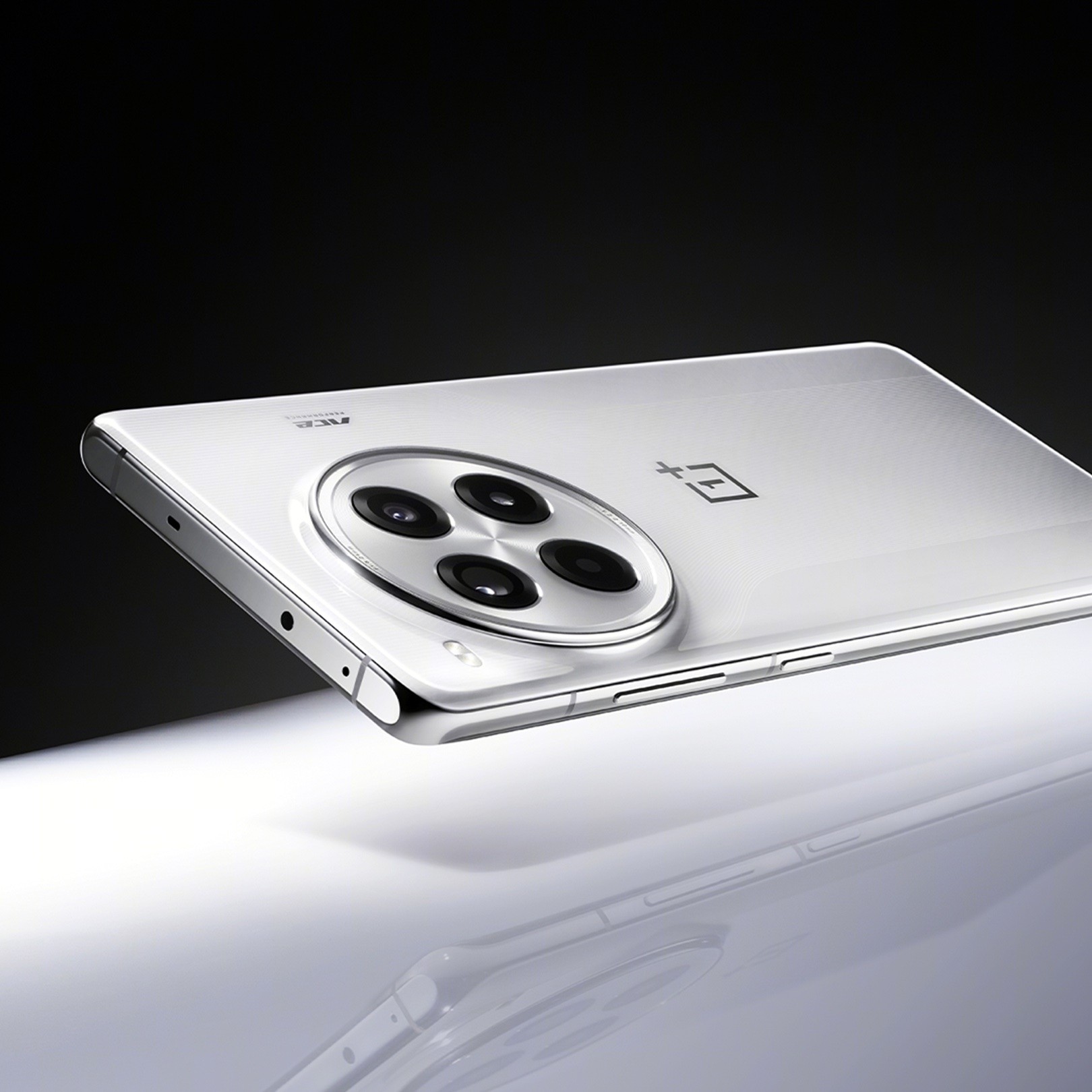 OnePlus Ace 3 Pro looks beautiful 🤍 with 