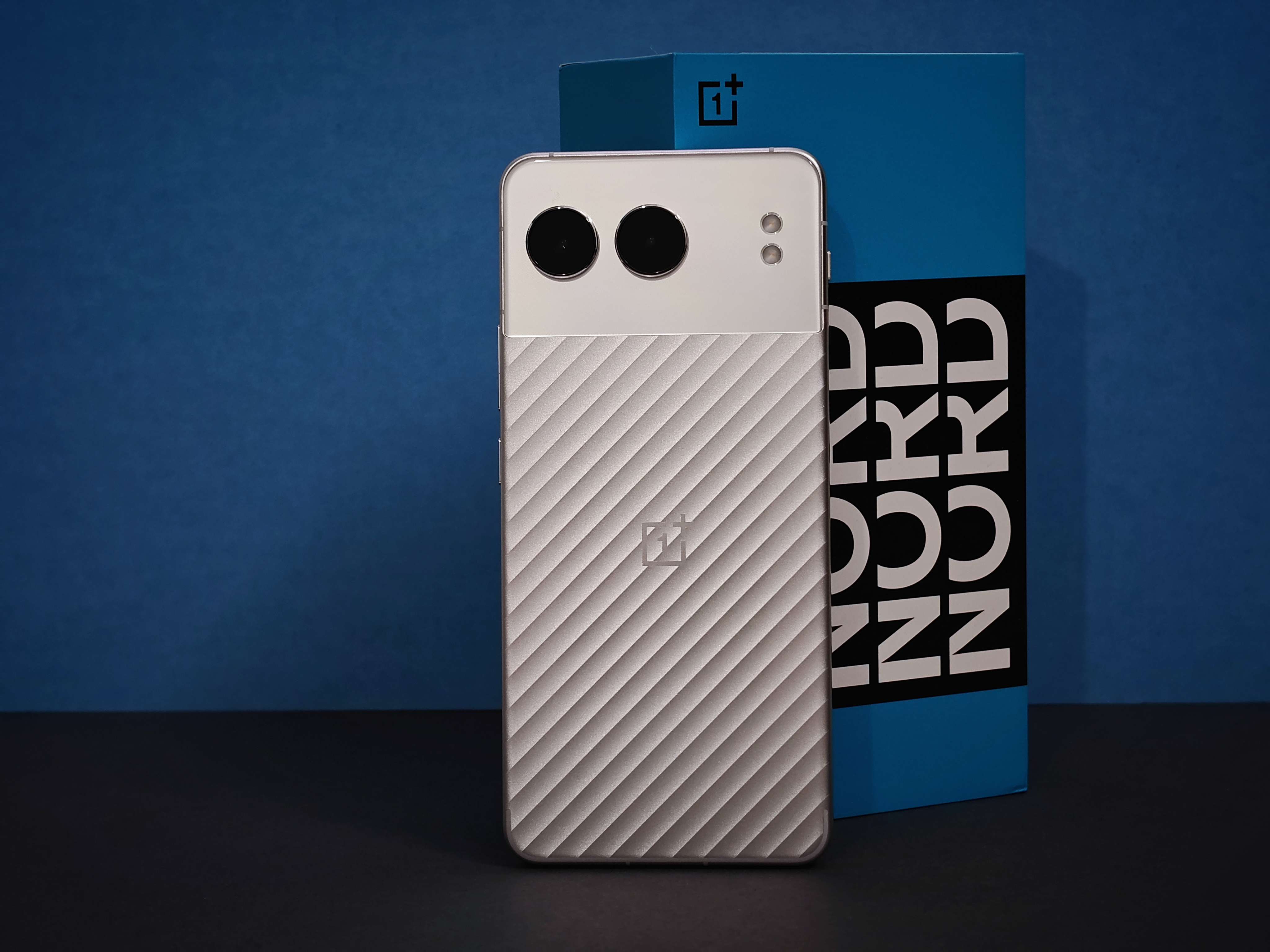 【美品】OnePlus Nord 4 The Lab] OnePlus Nord 4 : Unboxing and First Impressions