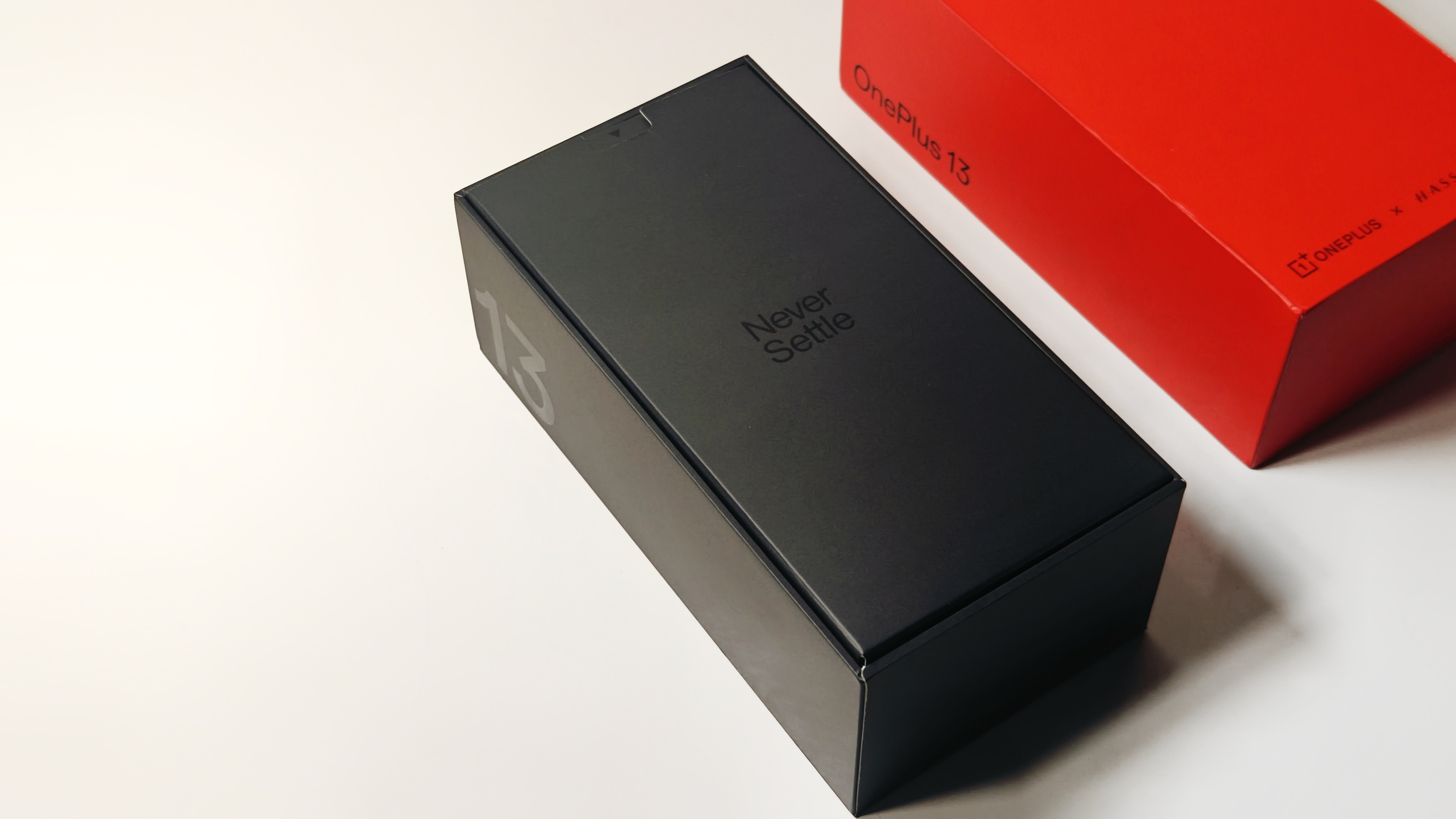 The Lab: OnePlus 13 Unboxing & First Impression