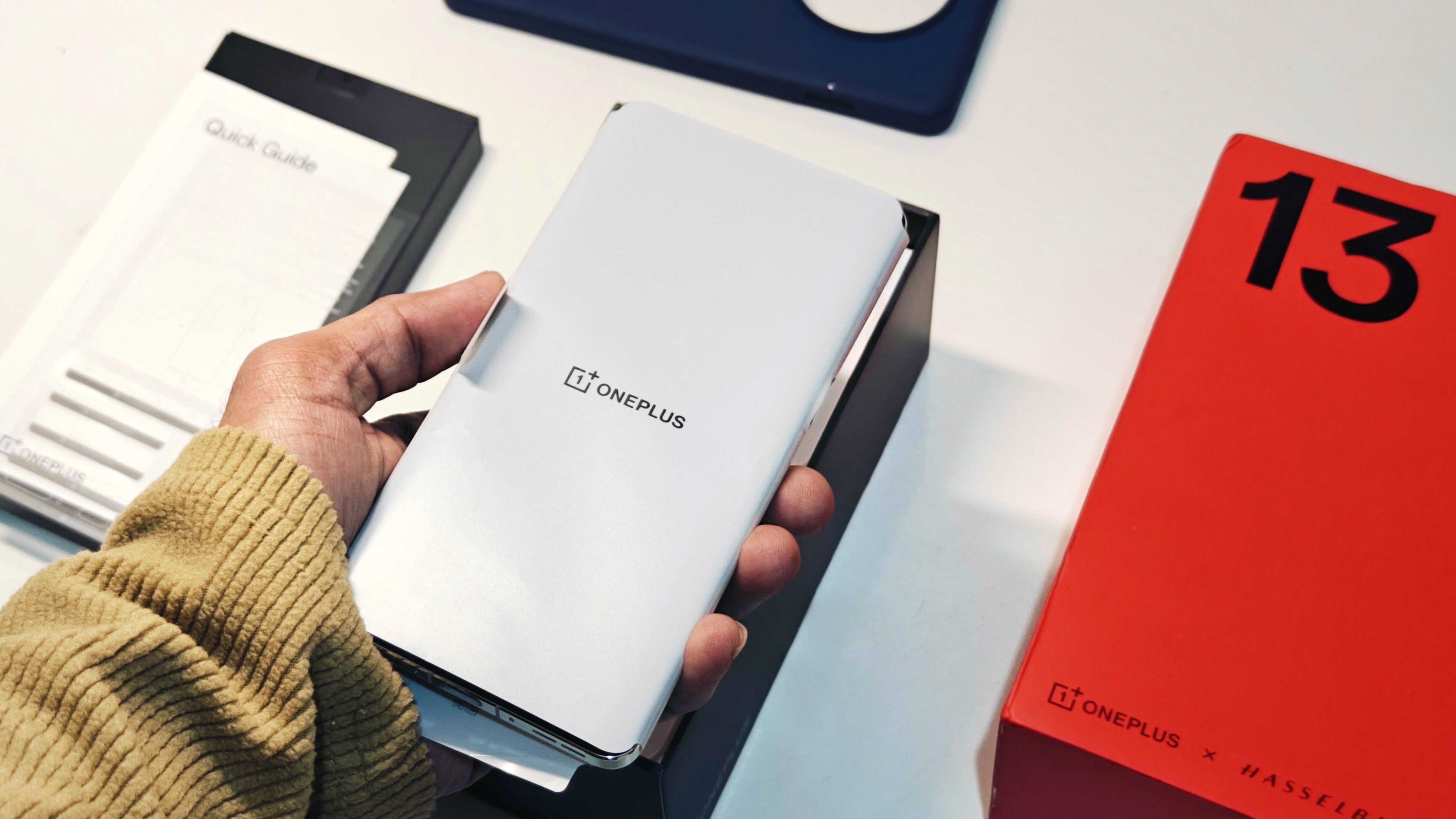 The Lab: OnePlus 13 Unboxing & First Impression