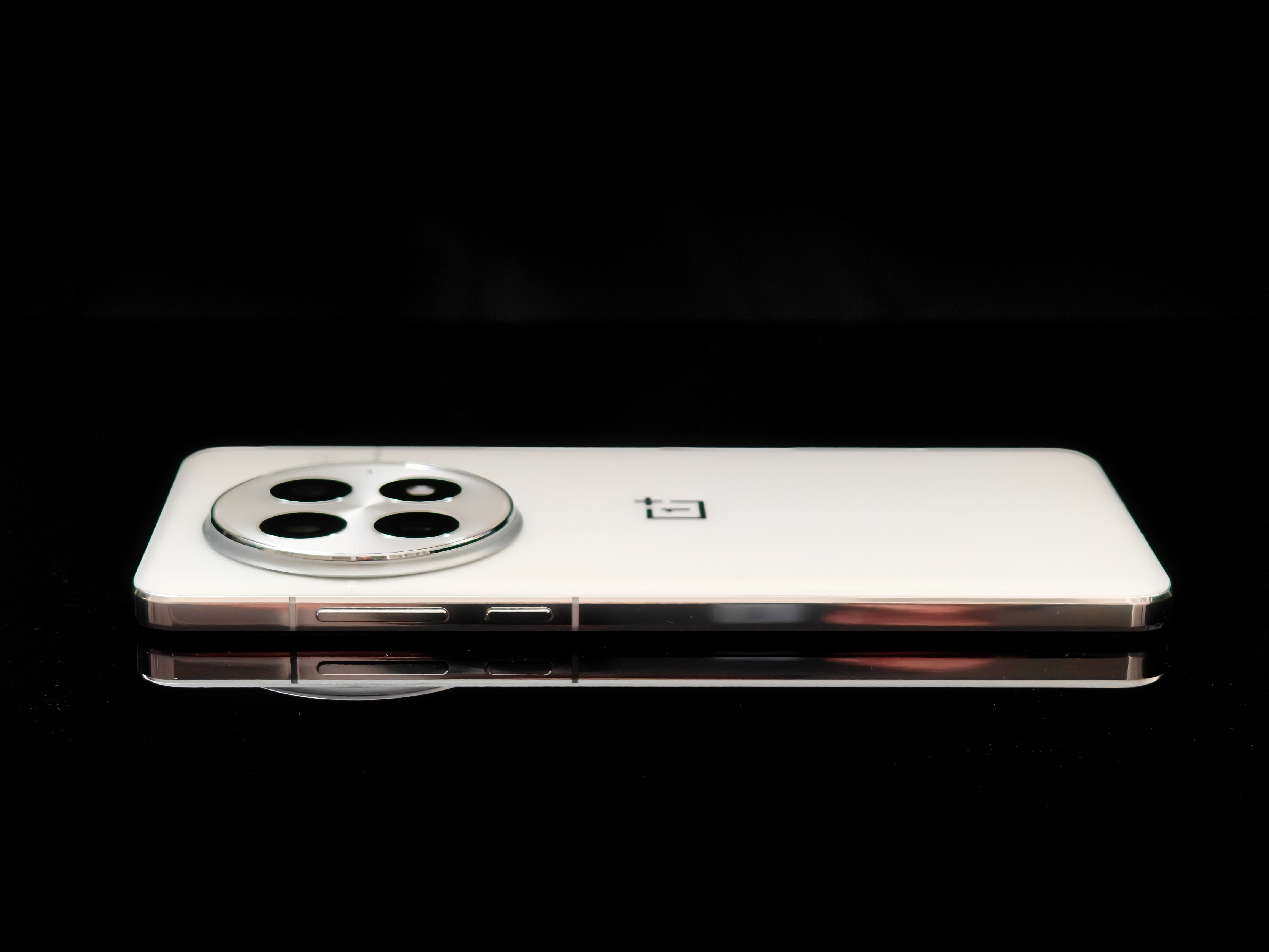 [The Lab] OnePlus 13: The Look of Love? (Full Camera Review)