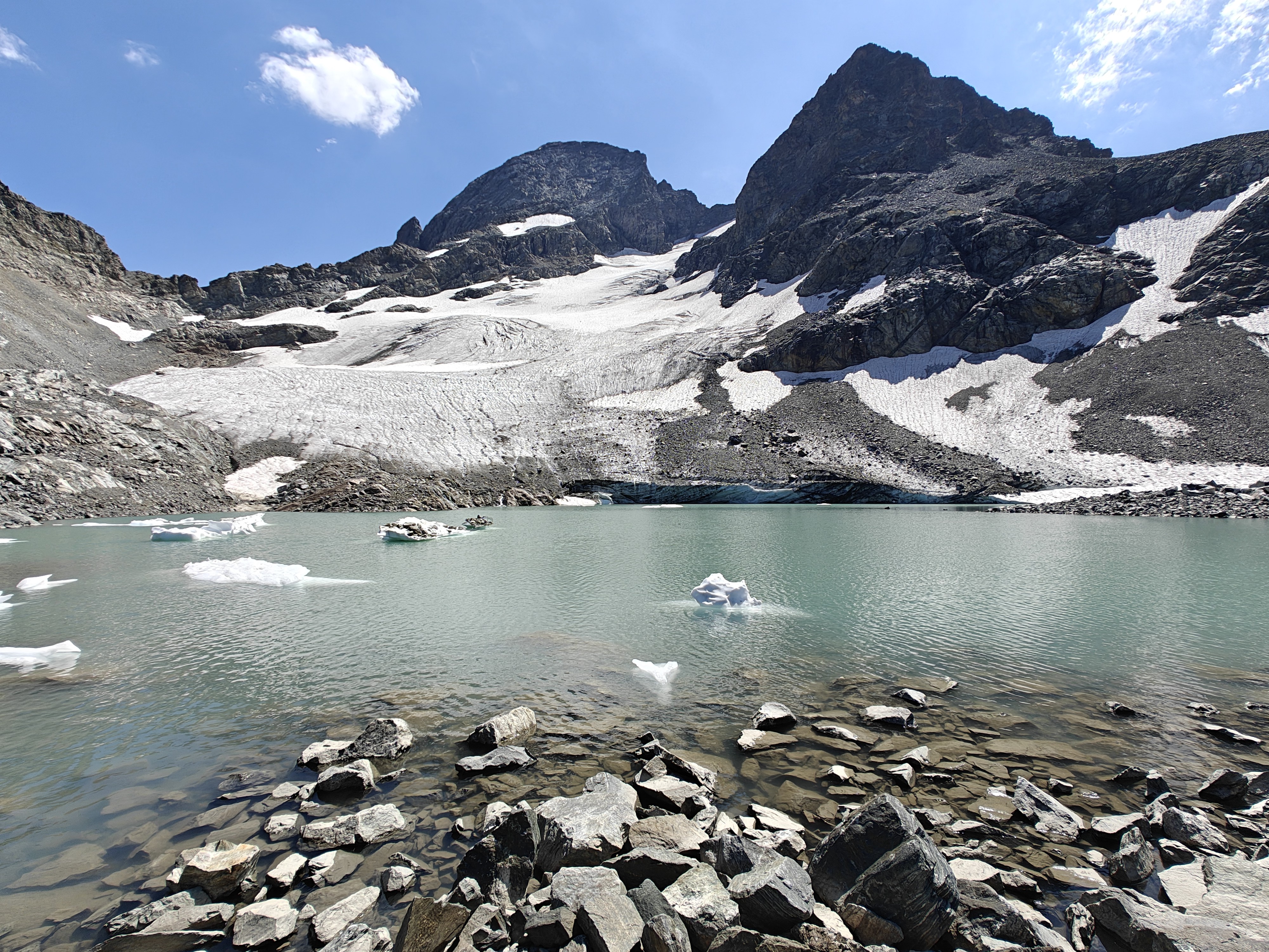 The Lake That Has The Colour Of My Phone 