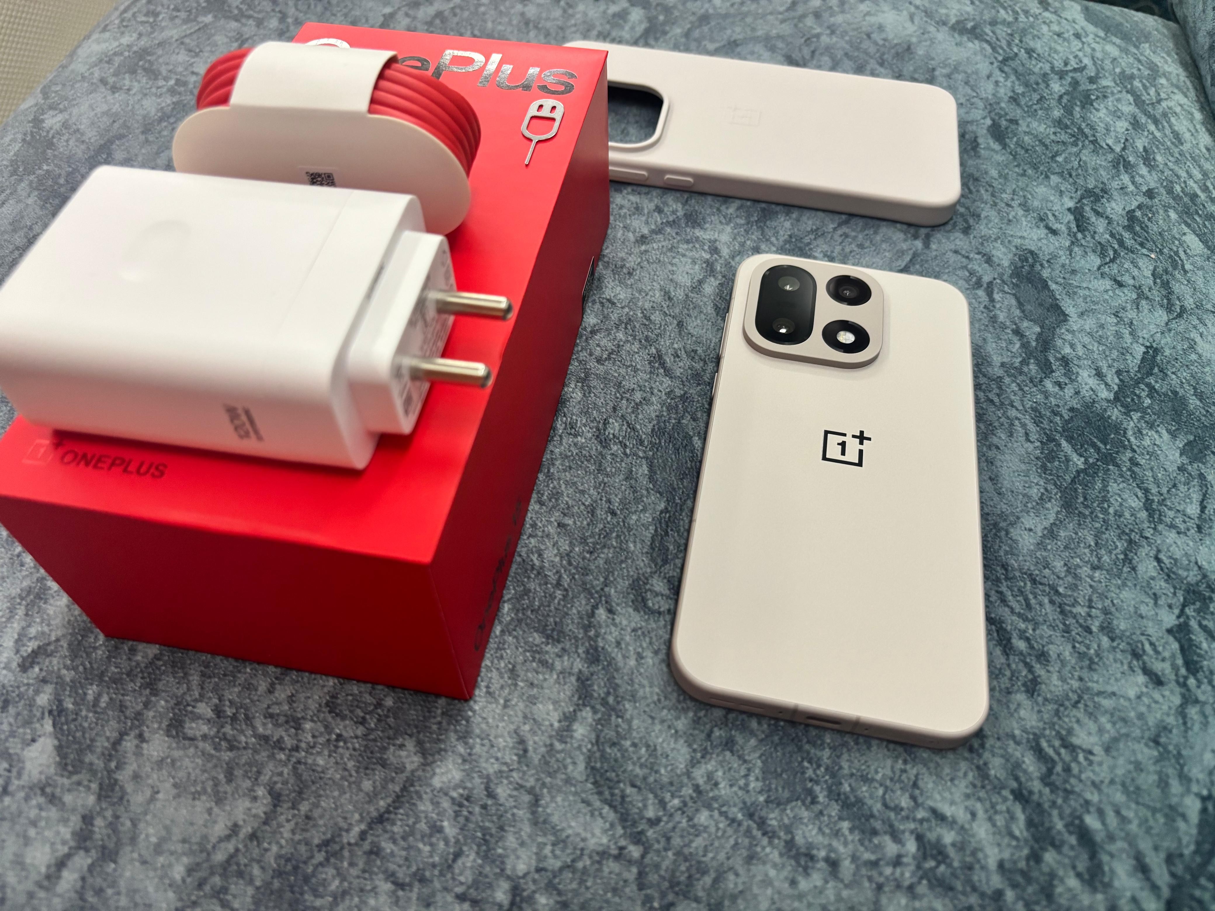 Is this the first Oneplus 15 retail unit here in the communi