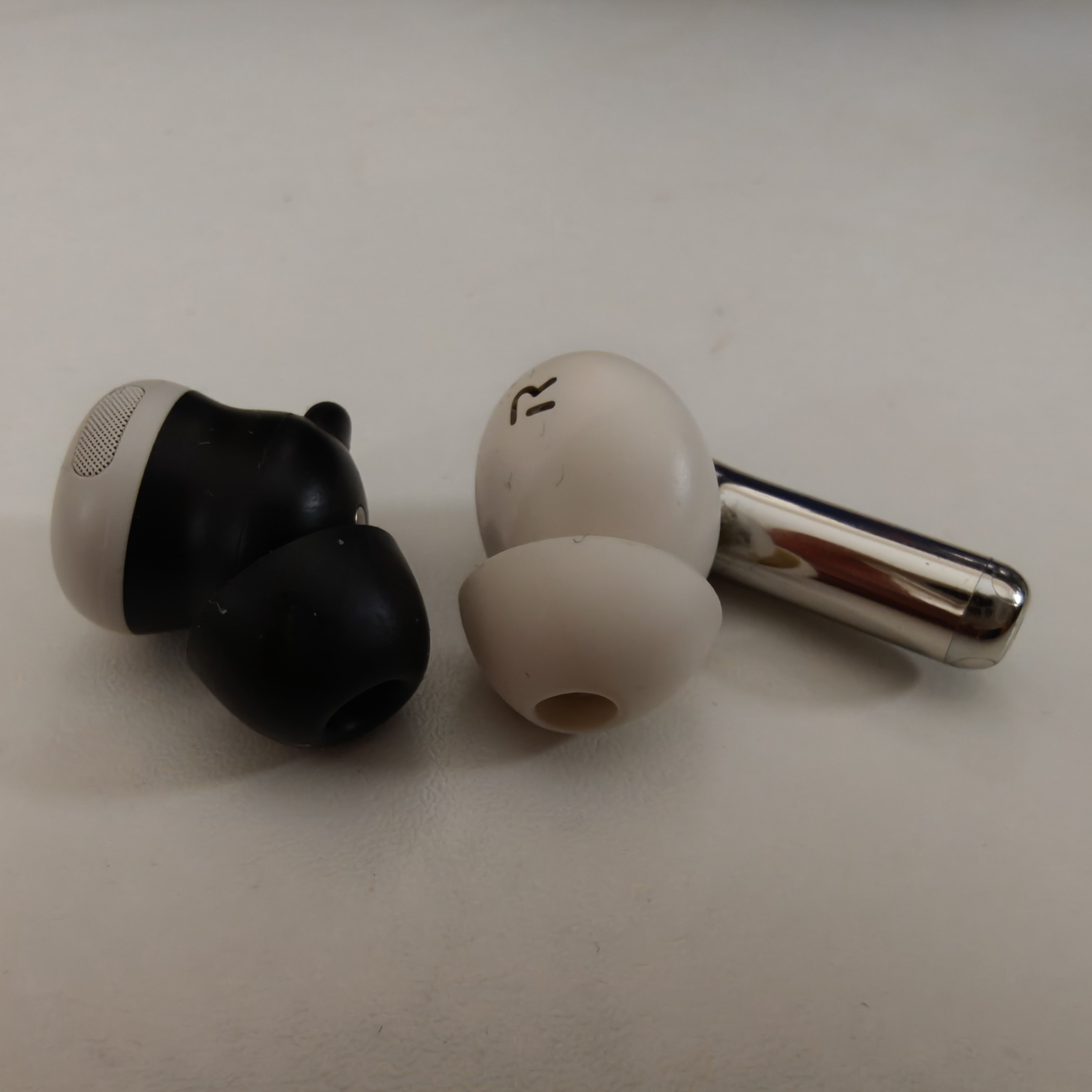 OnePlus 15 vs Pixel 10 Pro XL - OnePlus Buds Pro 3 vs Pixel Buds Pro 2.