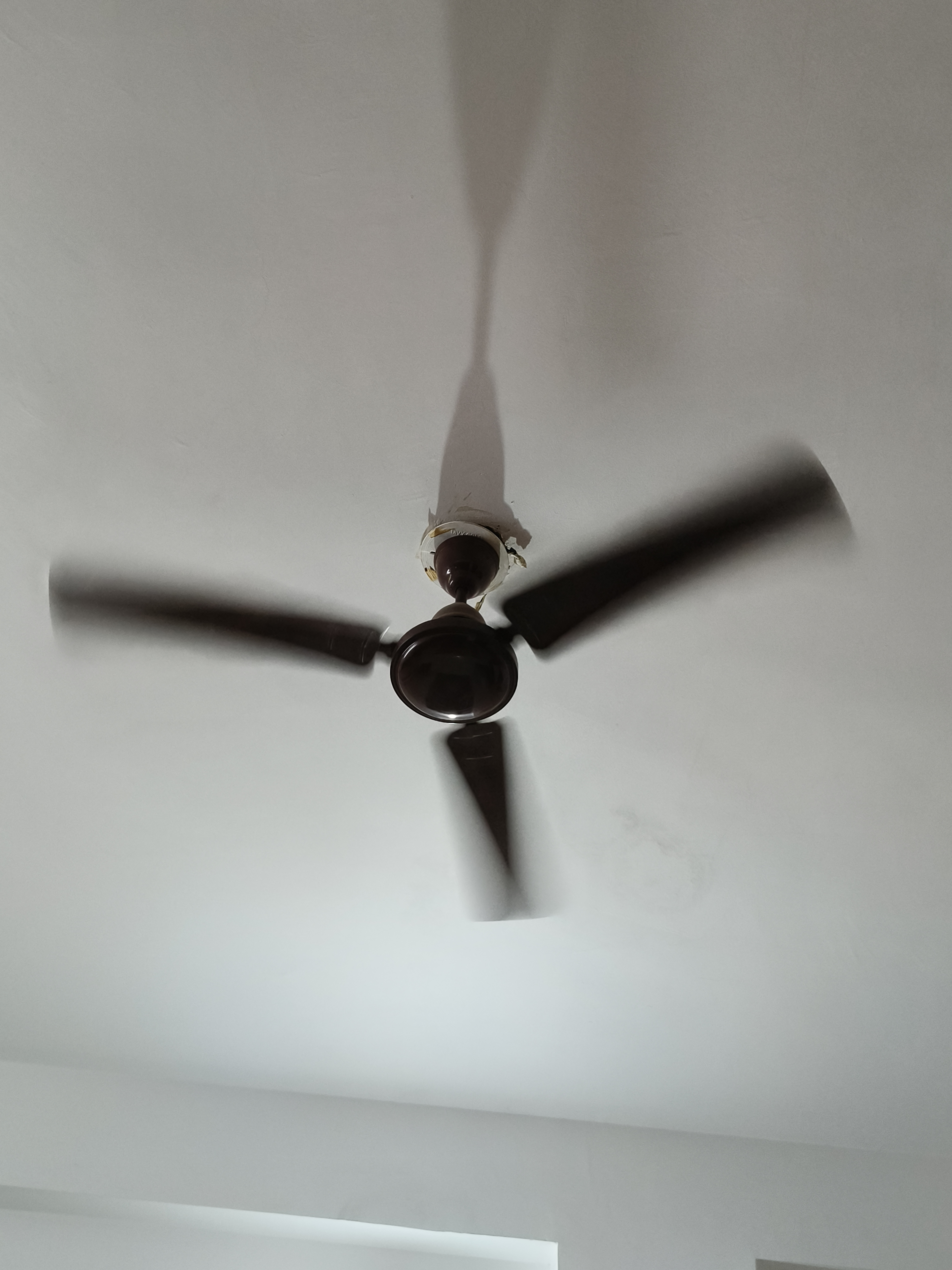Moving Ceiling fan