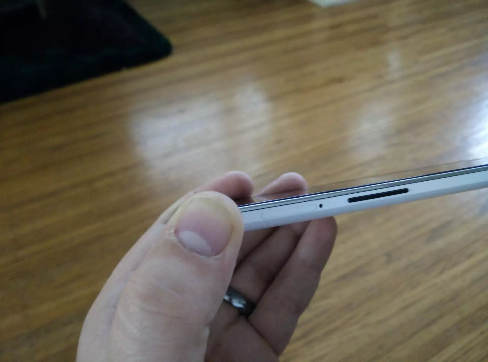 [Video] 2 part series: How-to remove and replace the back of your phone