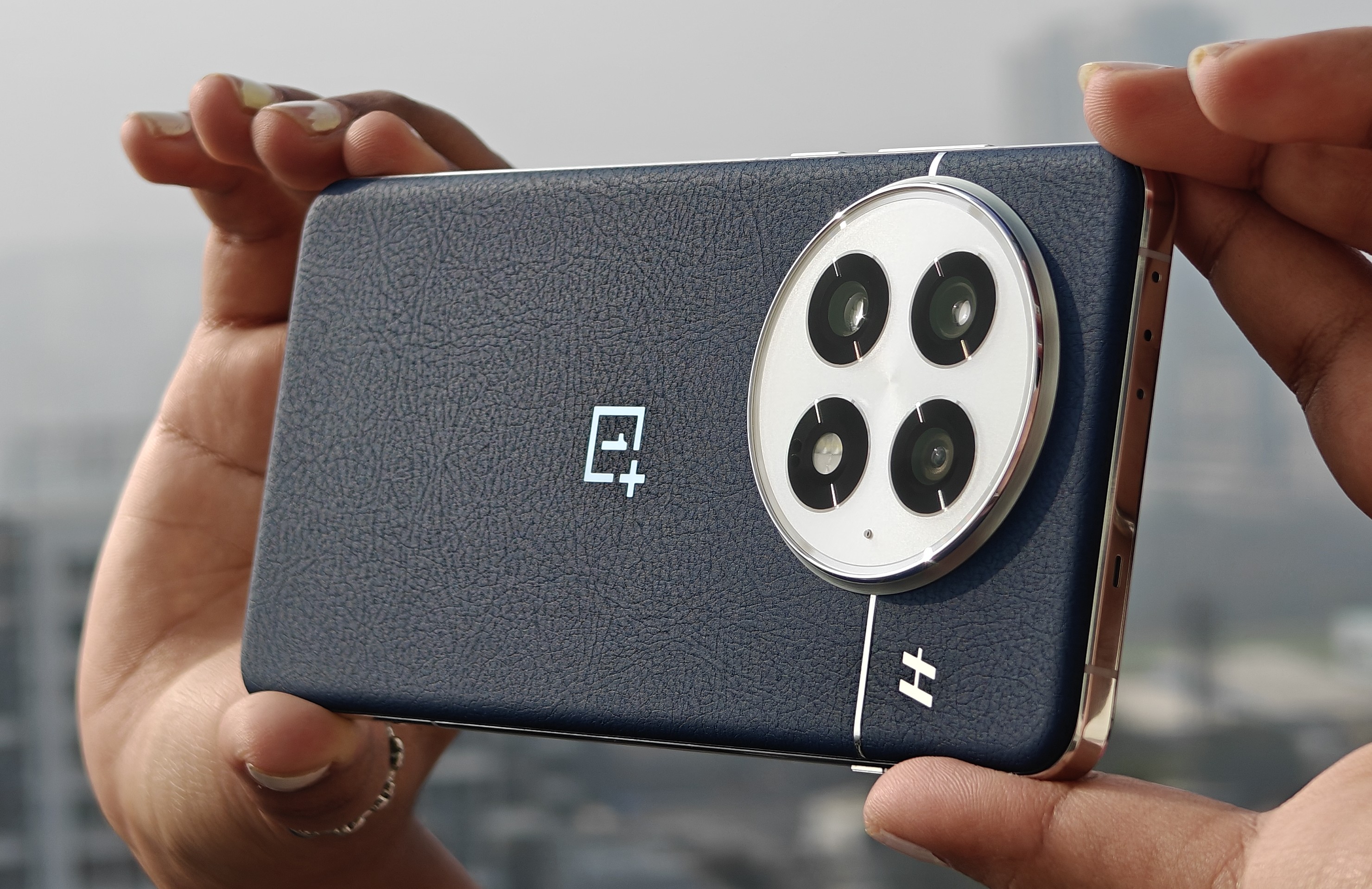 [The Lab] OnePlus 13 Review - The PROtagonist