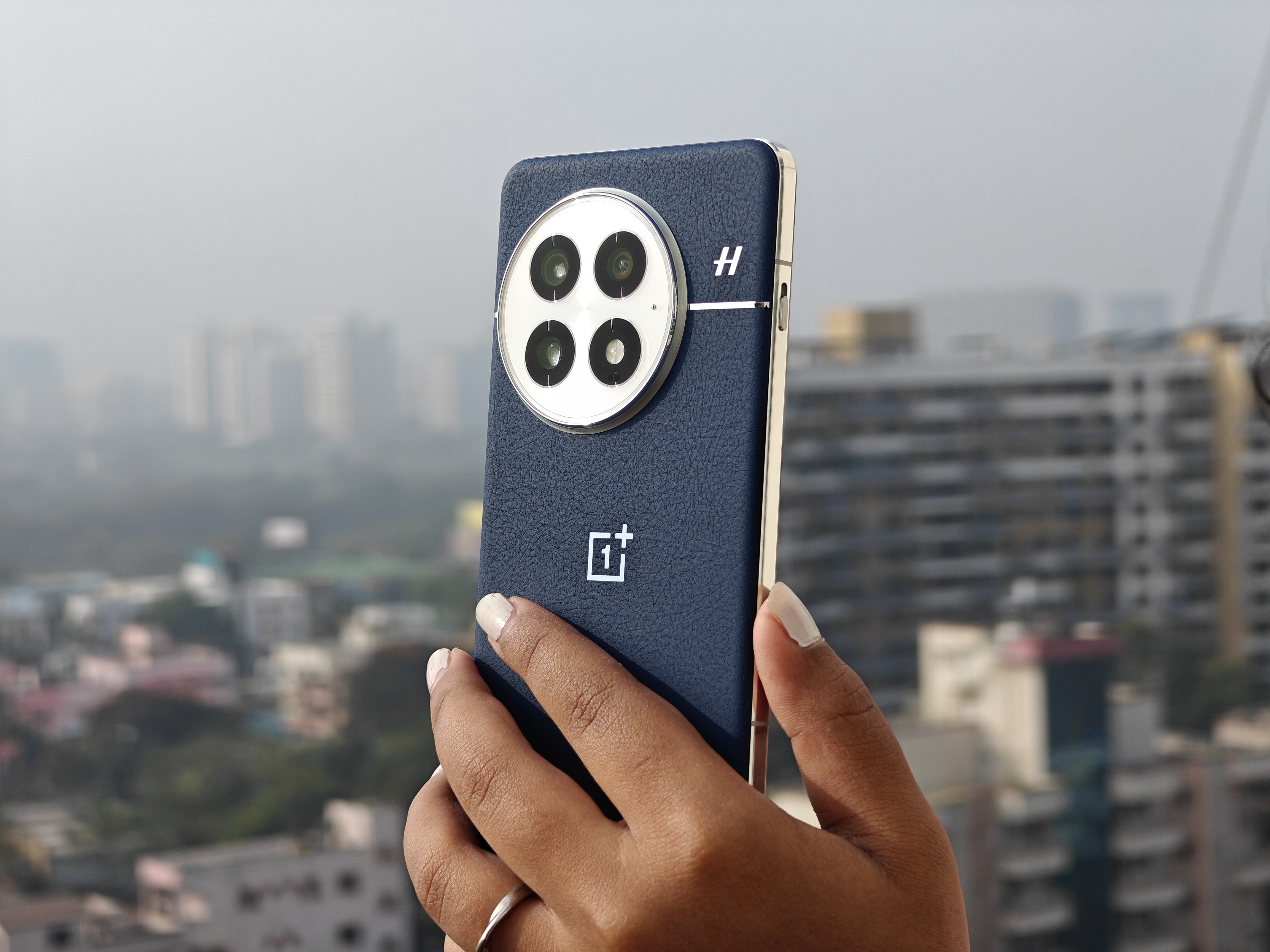 [The Lab] OnePlus 13 Review - The PROtagonist