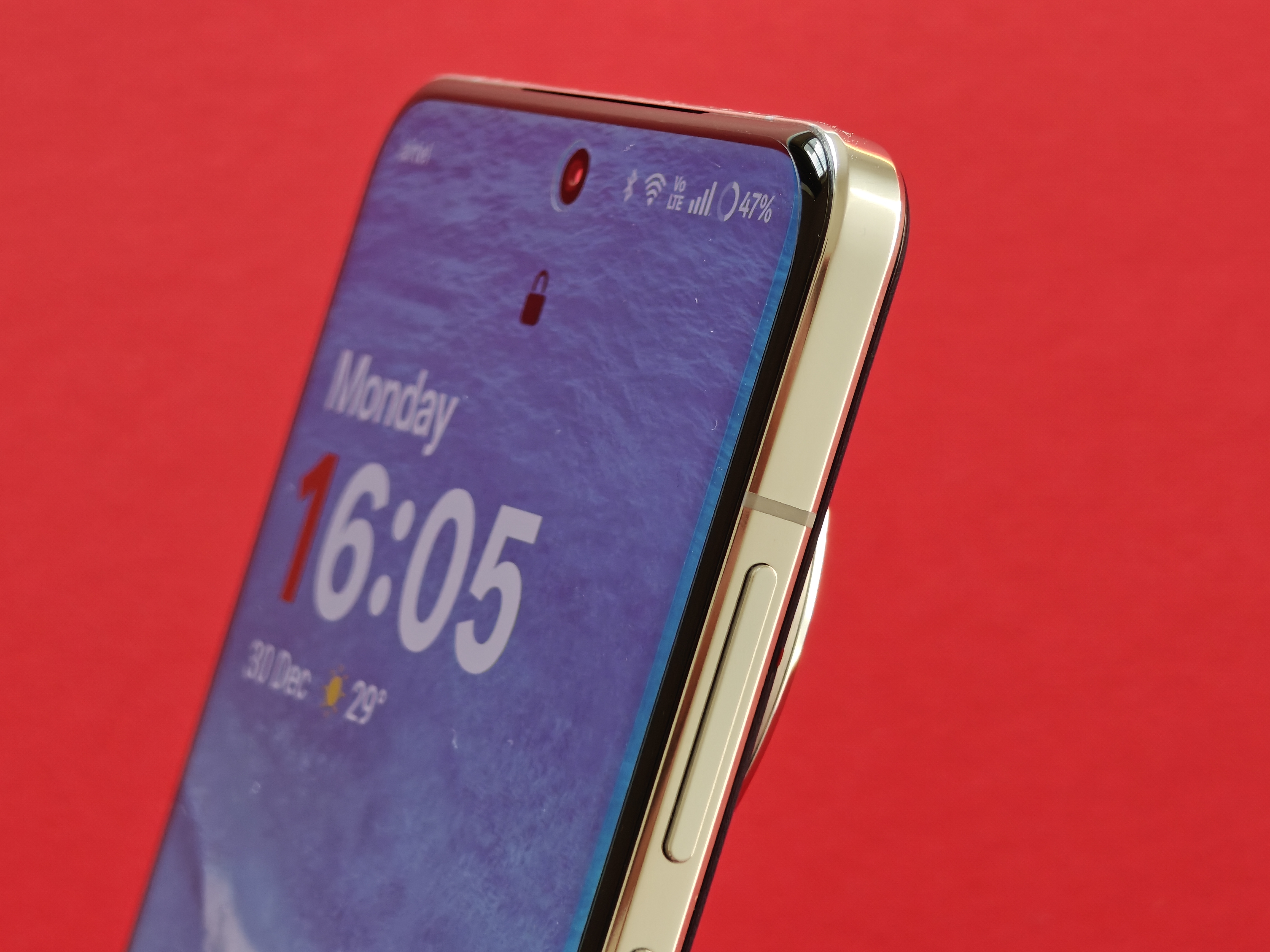 [The Lab] OnePlus 13 Review - The PROtagonist