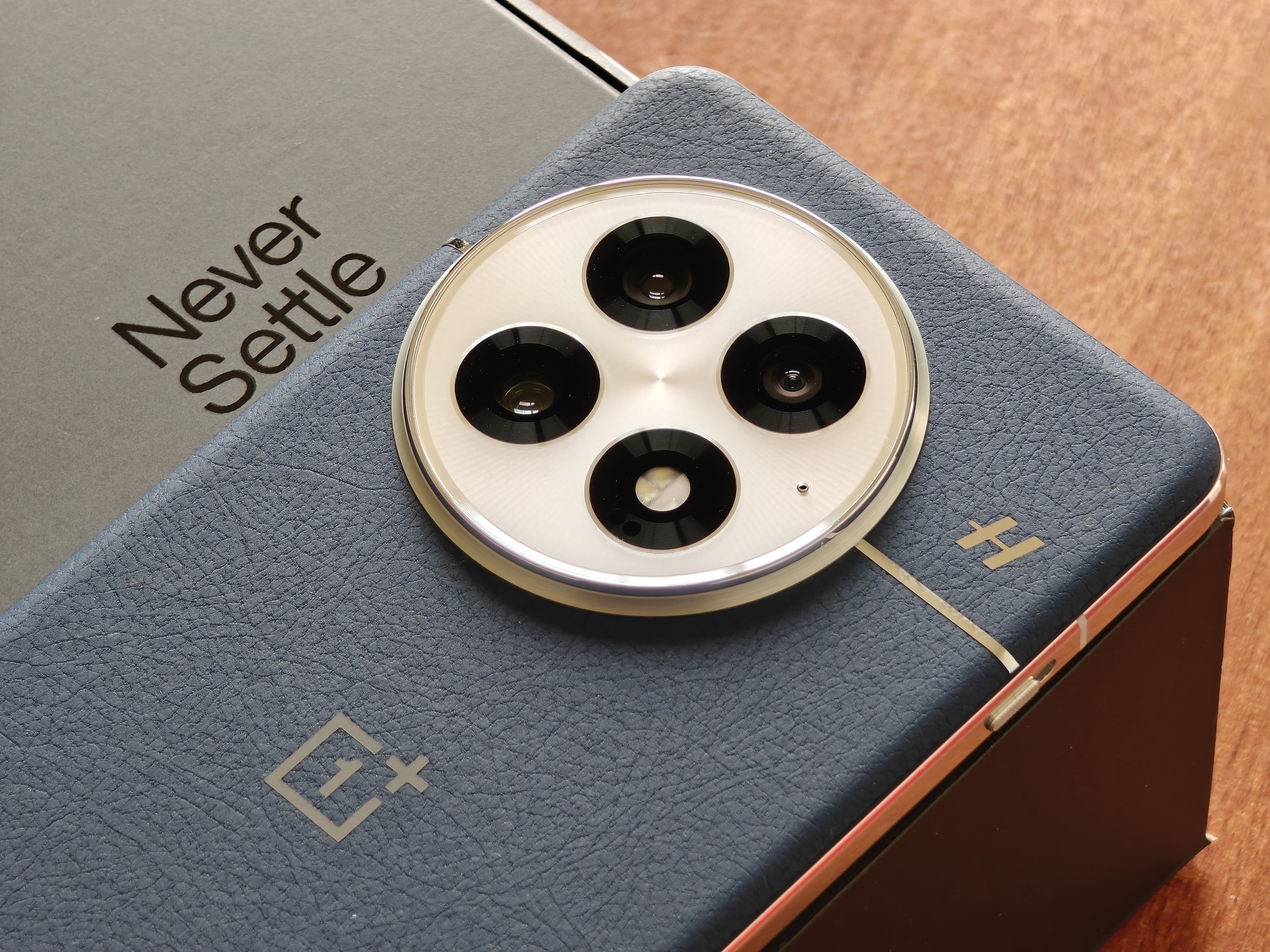 [The Lab] OnePlus 13 Review - The PROtagonist