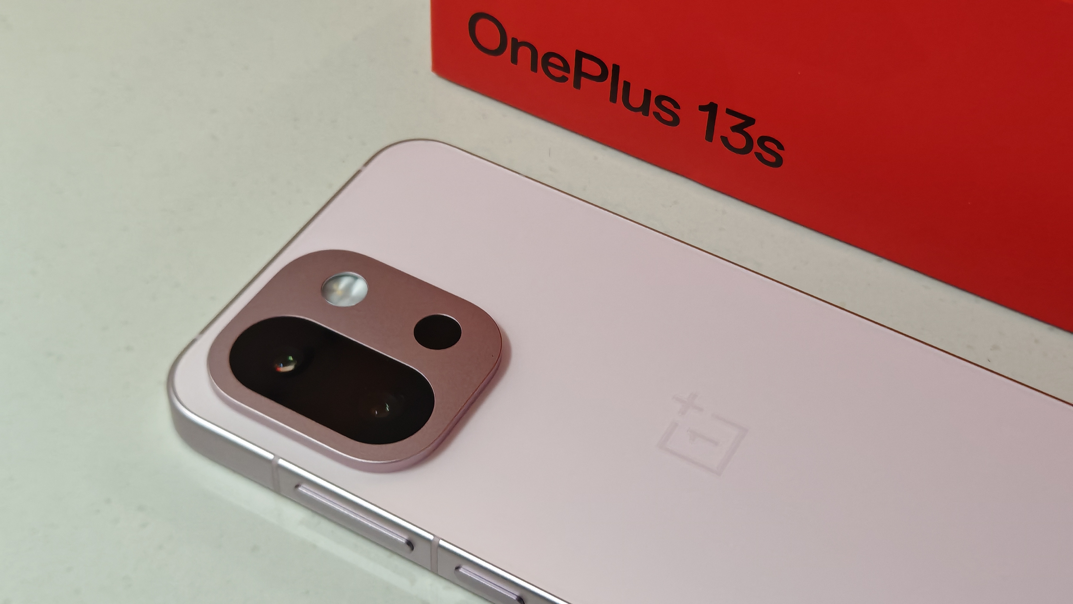 [The Lab] OnePlus 13s - First Impressions & Unboxing
