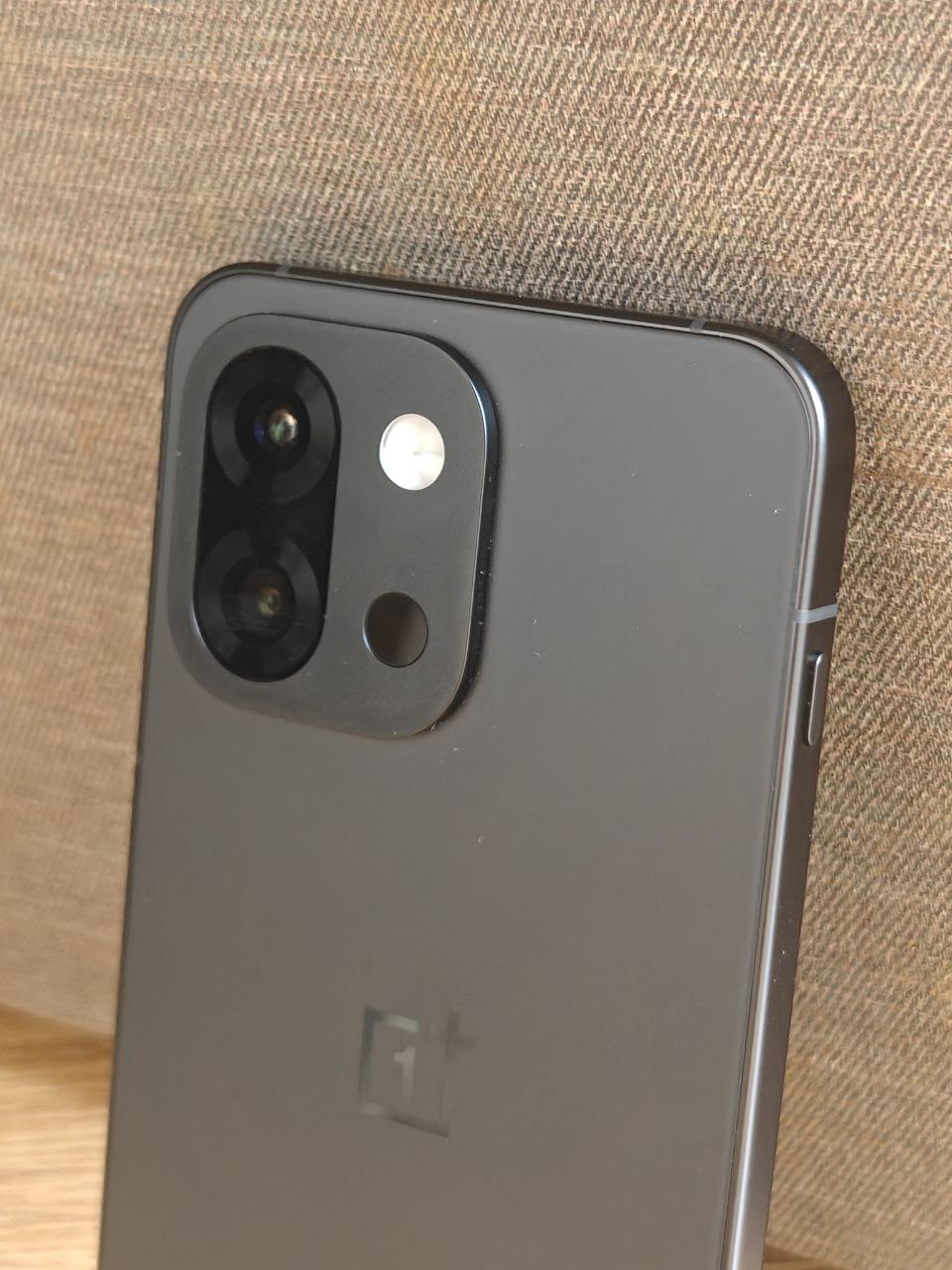 [The lab] OnePlus 13s- Reviewing the Small Beast
