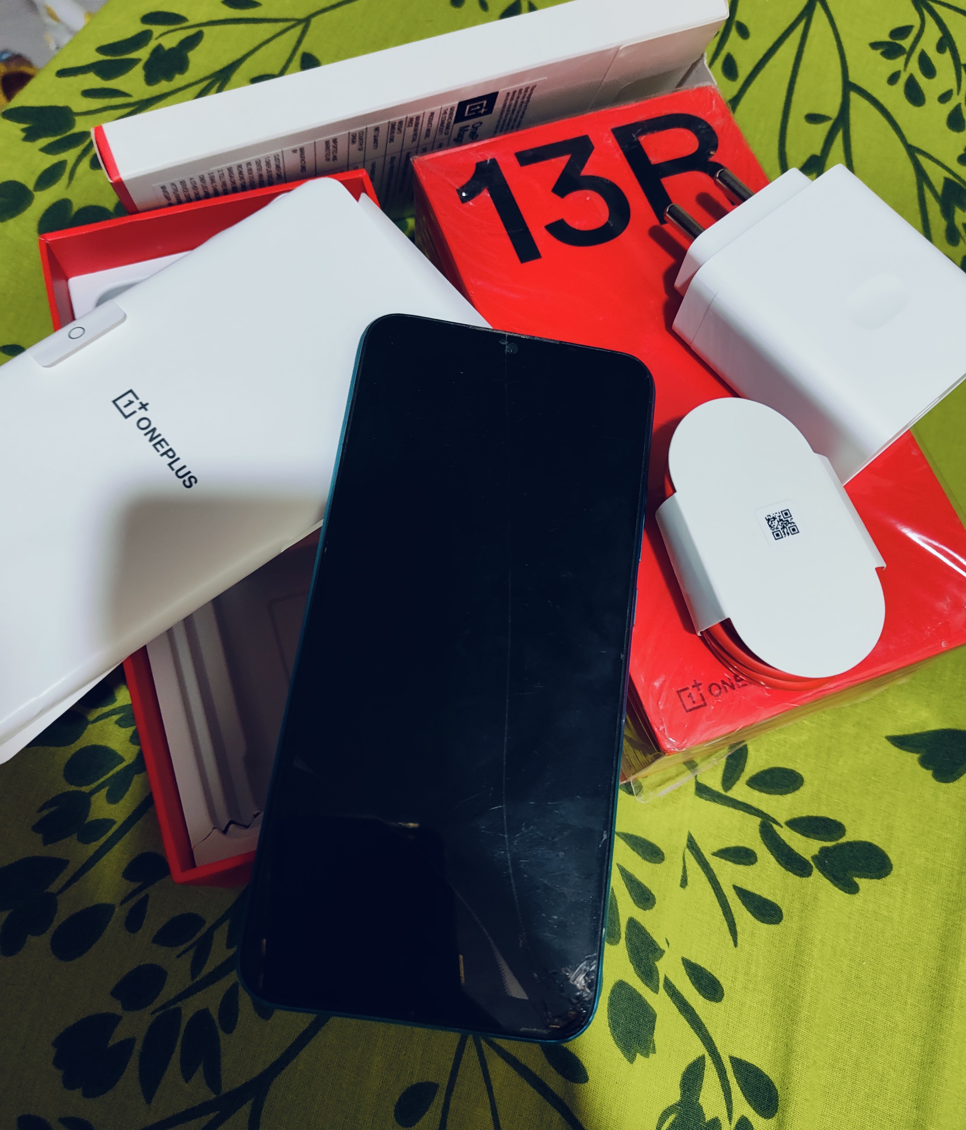 Orderid: M112509236873004829 oneplus 13r no phone in the box