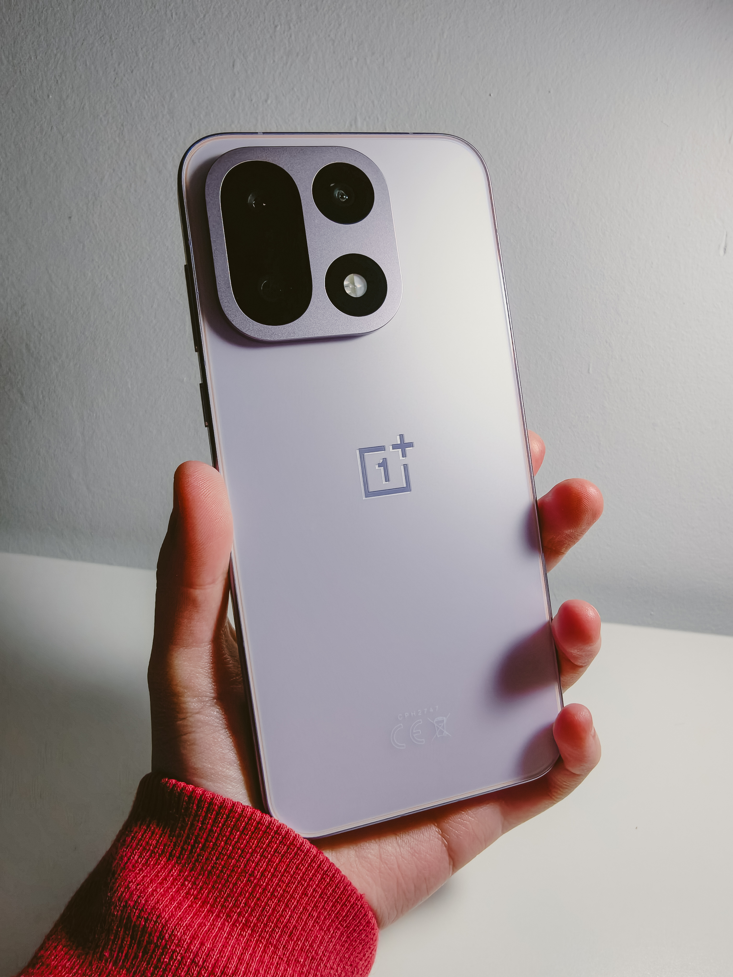[The Lab – OnePlus 15 | First Impressions by Lucía Garó]