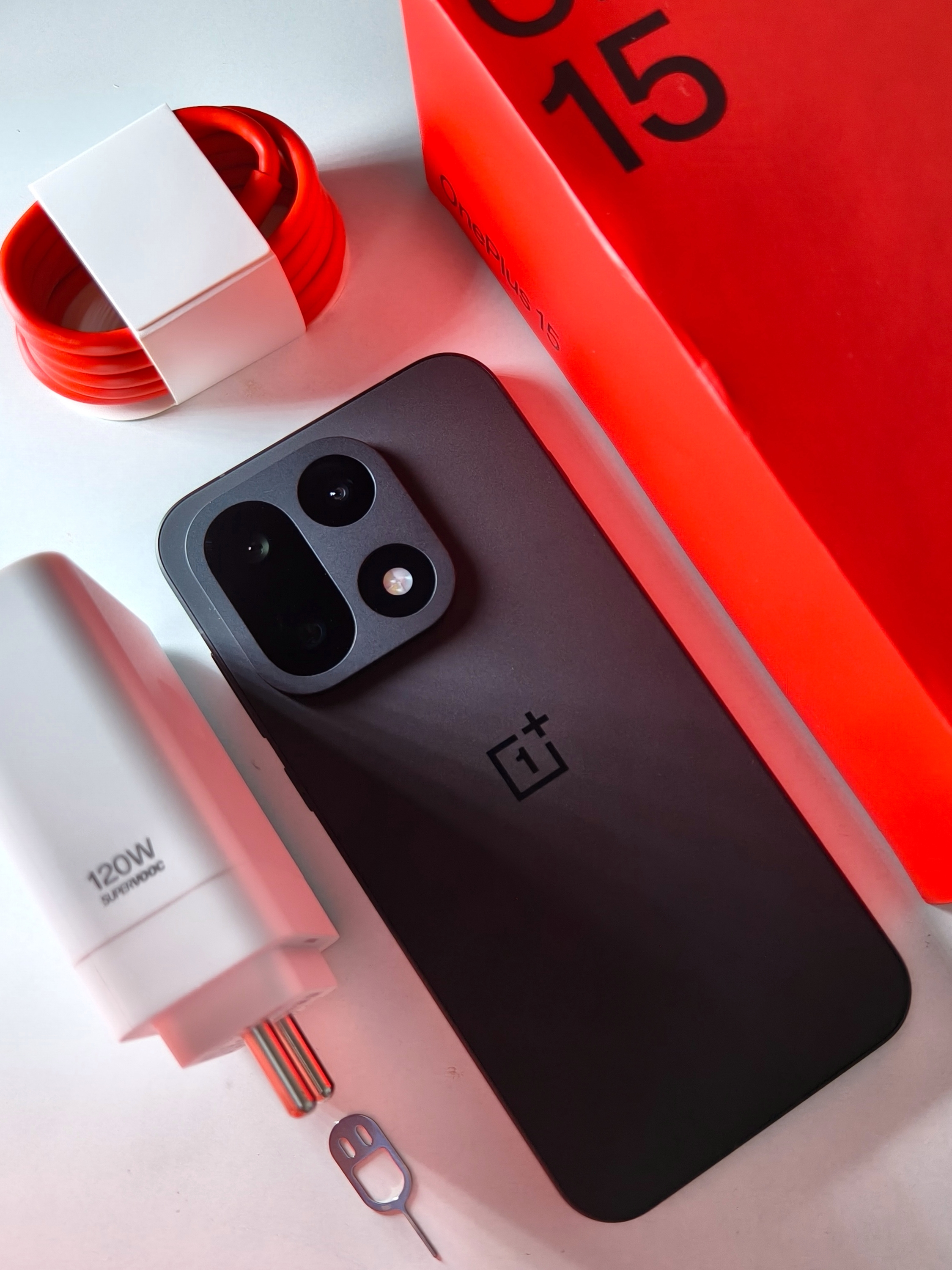 [The Lab] OnePlus 15 – Unboxing & First Impressions