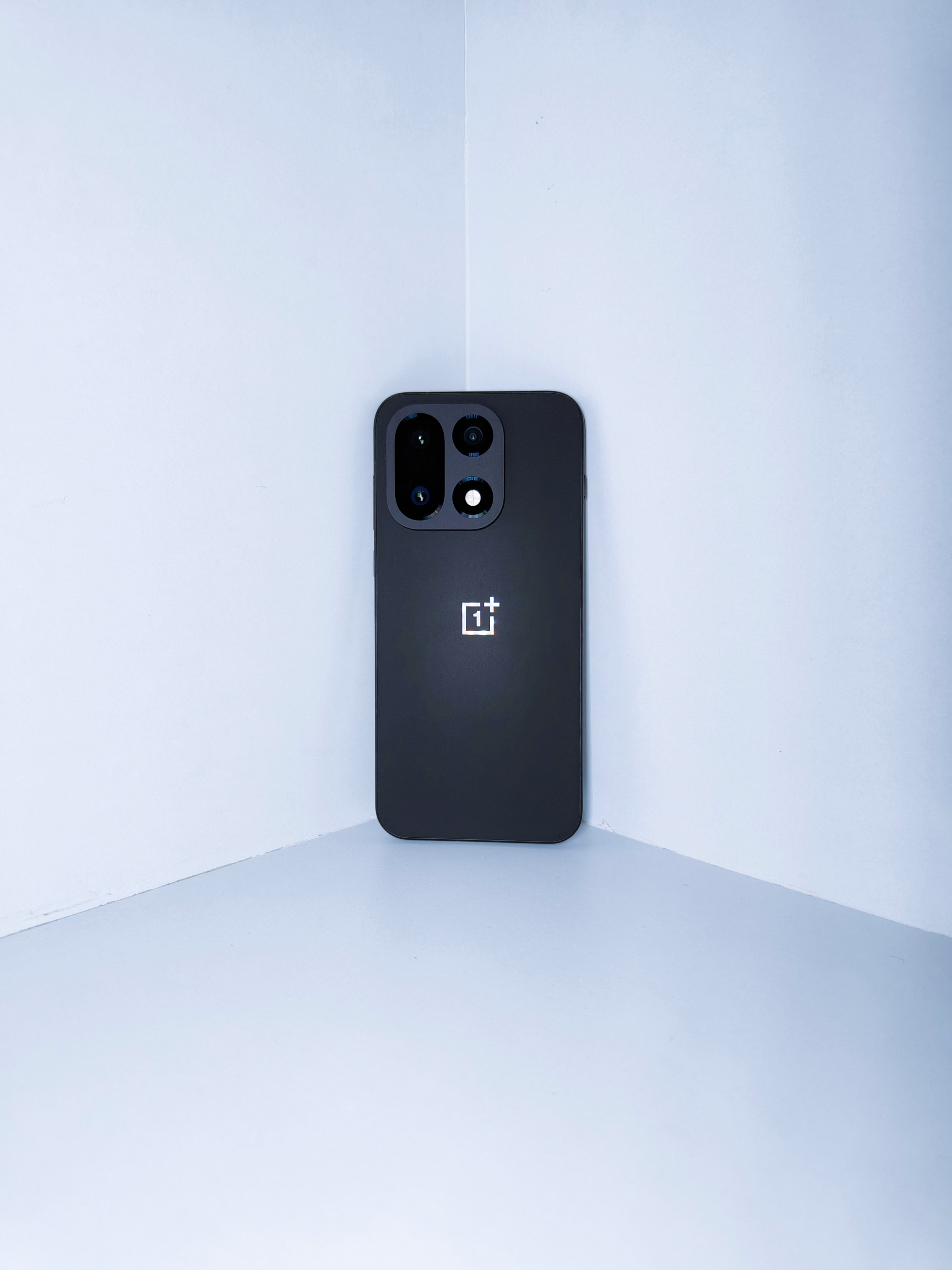 [The Lab] OnePlus 15 – Unboxing & First Impressions