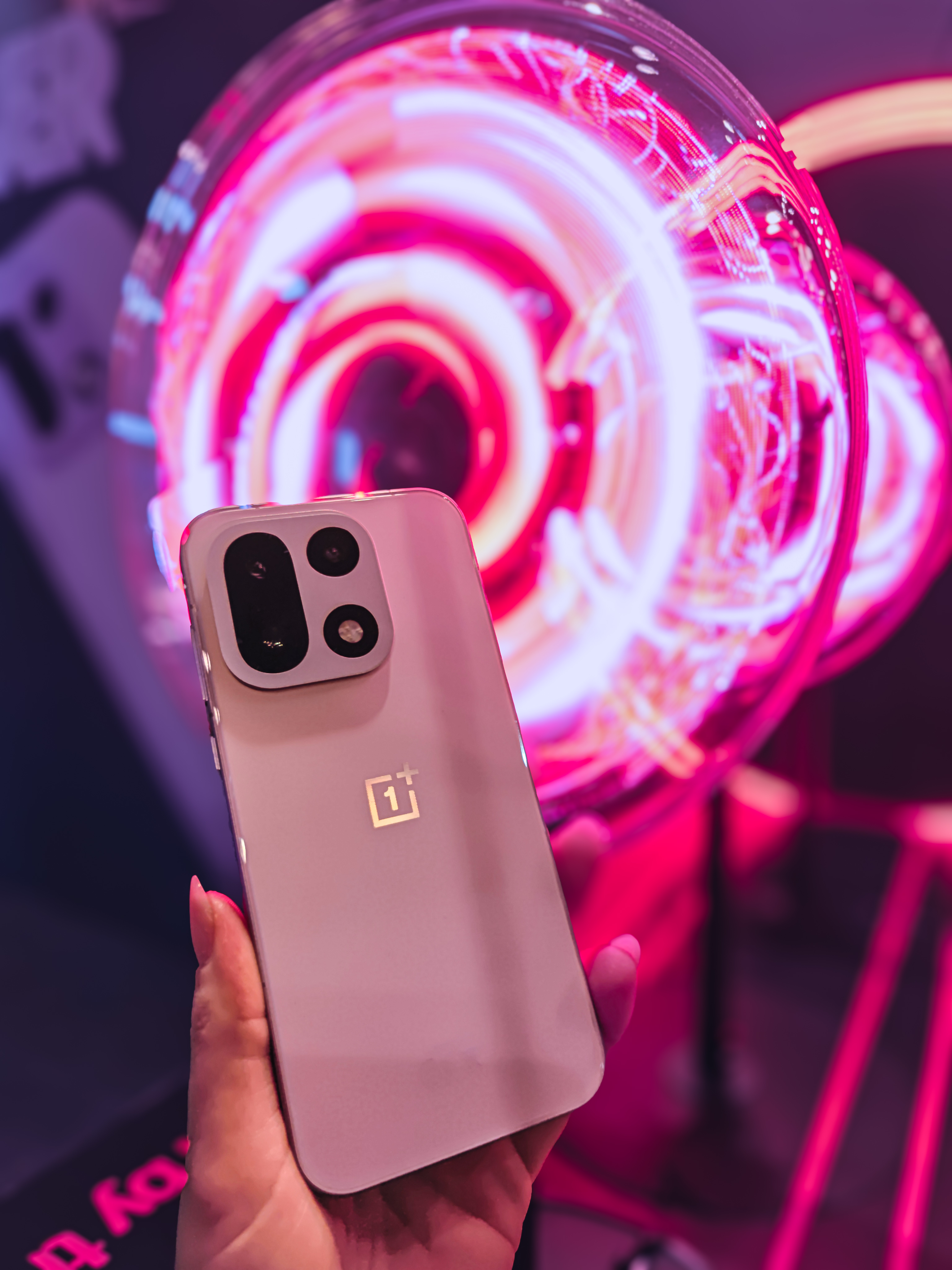 The Lab] - OnePlus 15 Ultra Violet Unboxing and first impressions! 📷