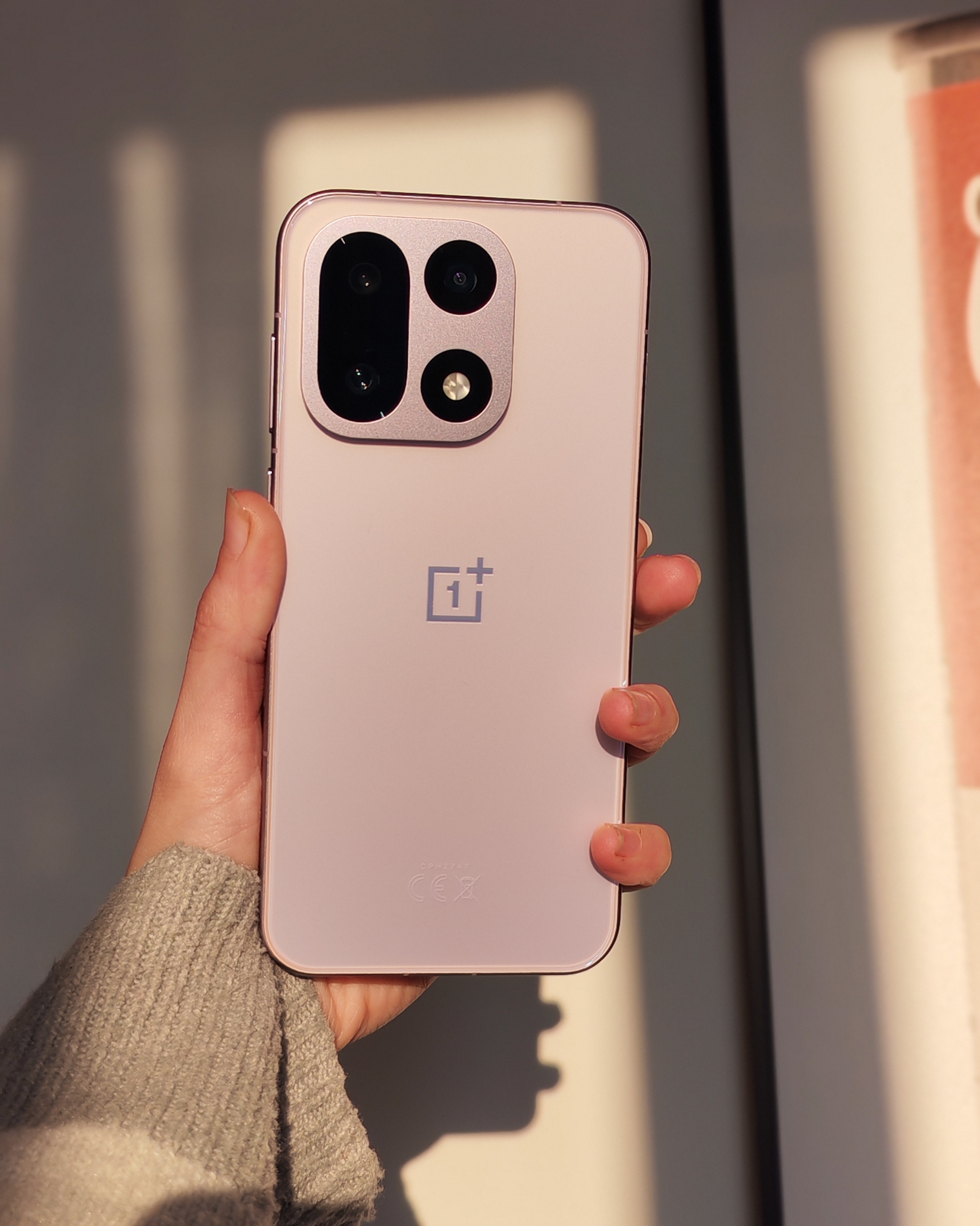 [The Lab - OnePlus 15 | Full Review by MIa ]