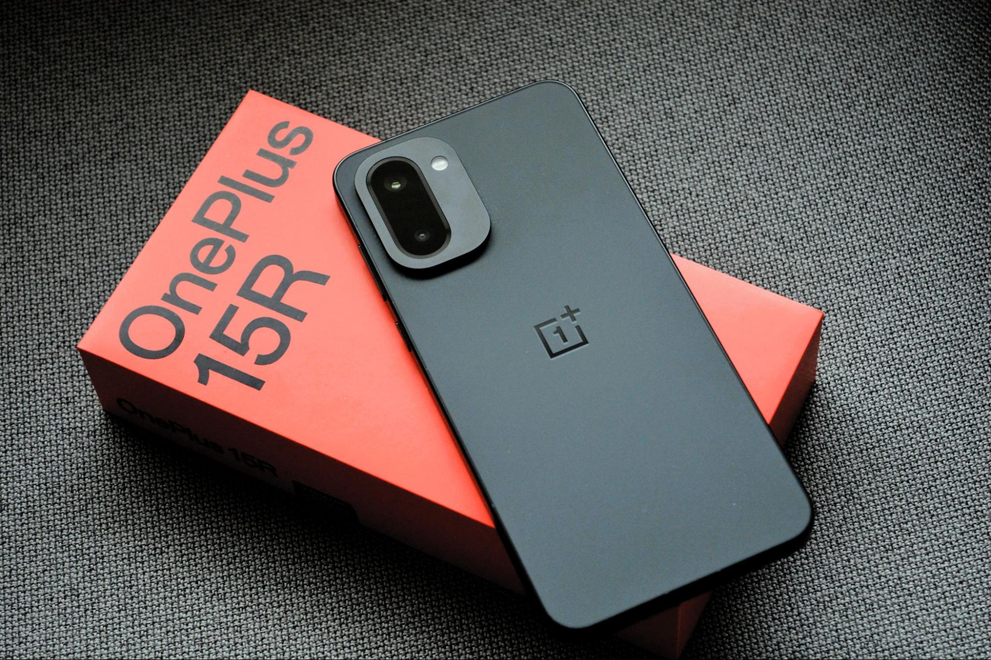 [The Lab] OnePlus 15R After 30 Days: The Everyday Flagship Experience