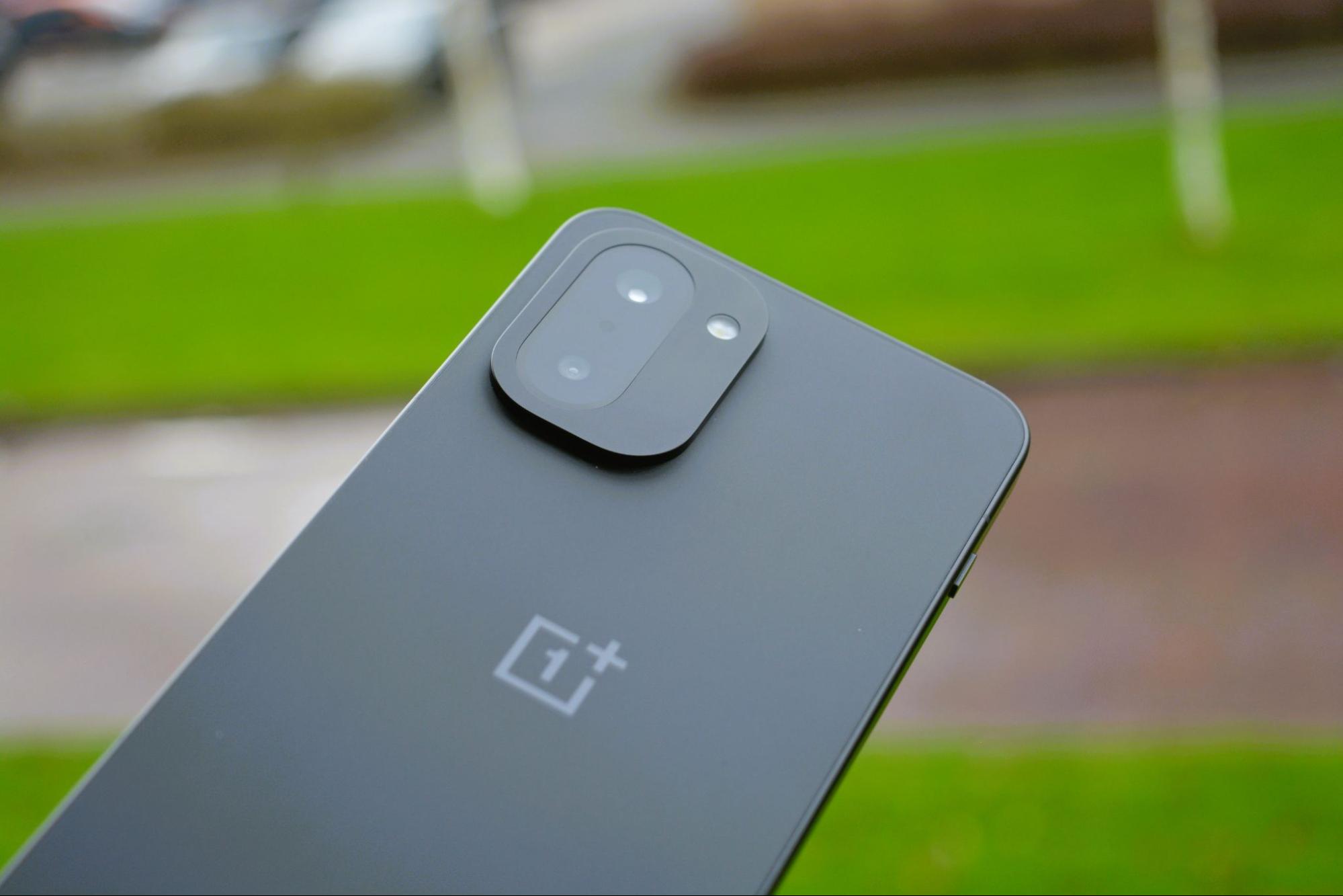 [The Lab] OnePlus 15R After 30 Days: The Everyday Flagship Experience